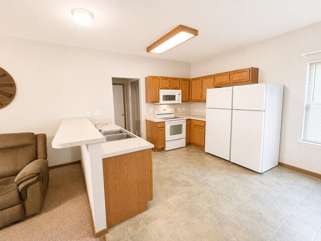 Building Photo - 4006 Meadow View Dr