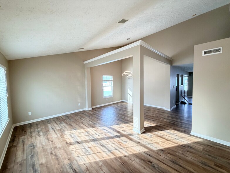 Building Photo - 14058 Southwood Cir