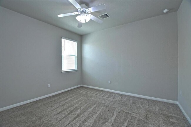 Building Photo - 109 Marimoor Dr