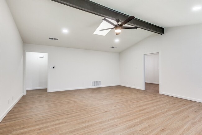 Building Photo - 2822 Clear Springs Dr