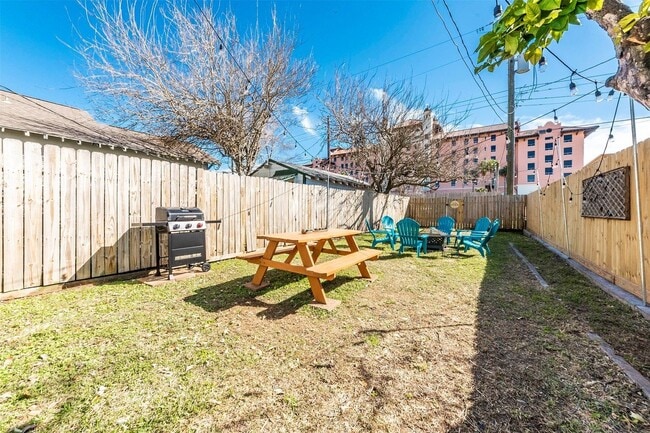 Building Photo - 2021 Avenue O 1/2