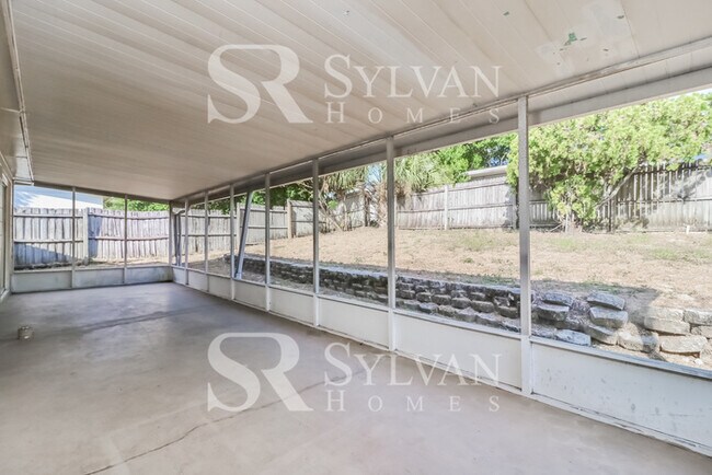 Building Photo - Lovely 2BR 1BA updated home