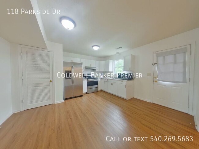 Building Photo - 118 Parkside Dr