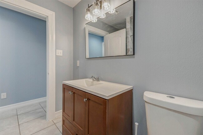 Building Photo - 7118 Karen St