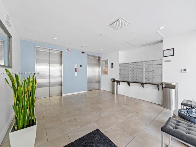 Building Photo - 2740 SW 28th Terrace