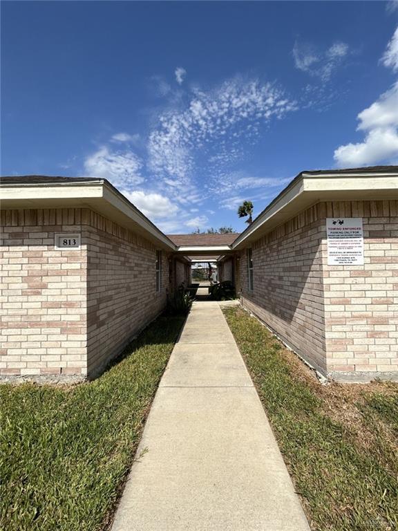 Building Photo - 15 W Daffodil Ave