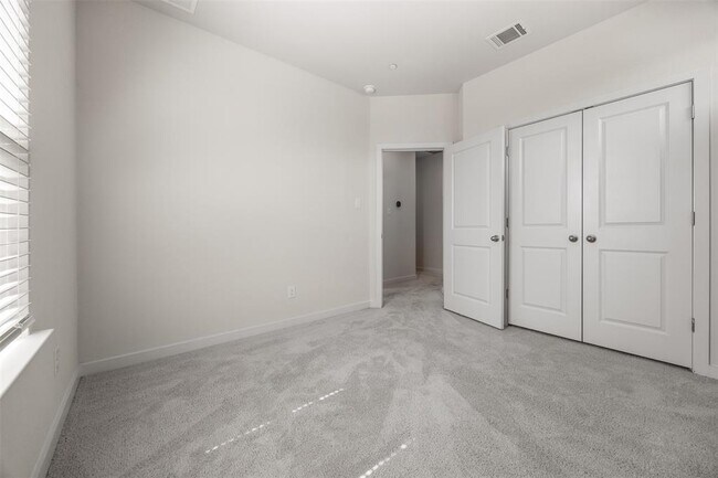 Building Photo - 2500 Forest Creek Dr