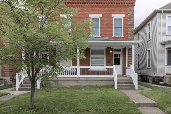 Building Photo - 162-164 E 11th Ave