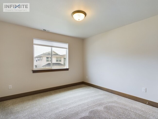 Building Photo - 3 Bedroom with Fenced Yard
