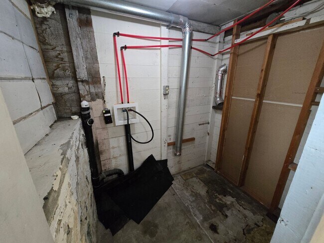 Building Photo - 331-33