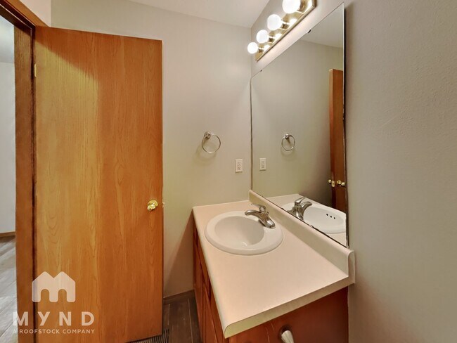 Building Photo - 1000 W Snider St