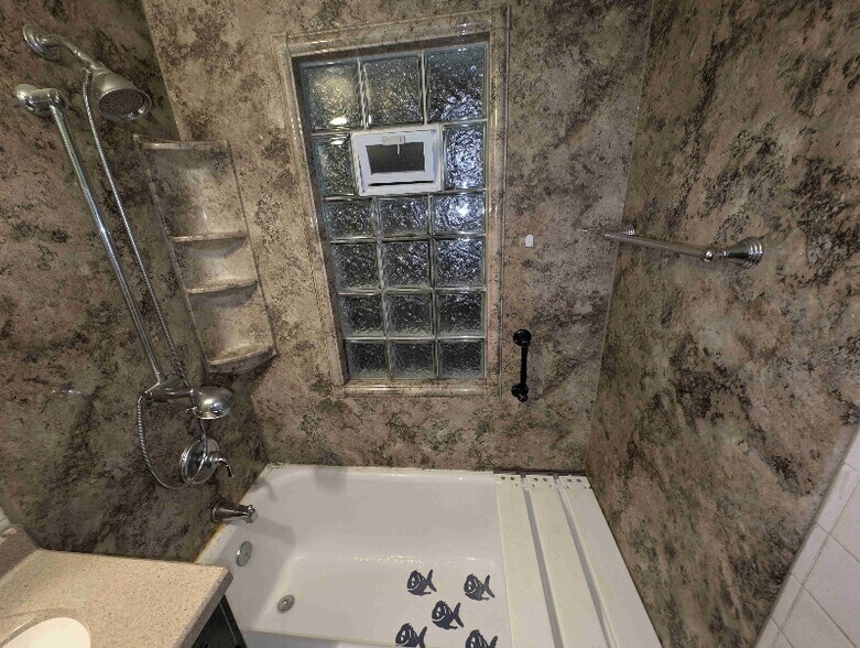 Building Photo - 2024 S 69th St