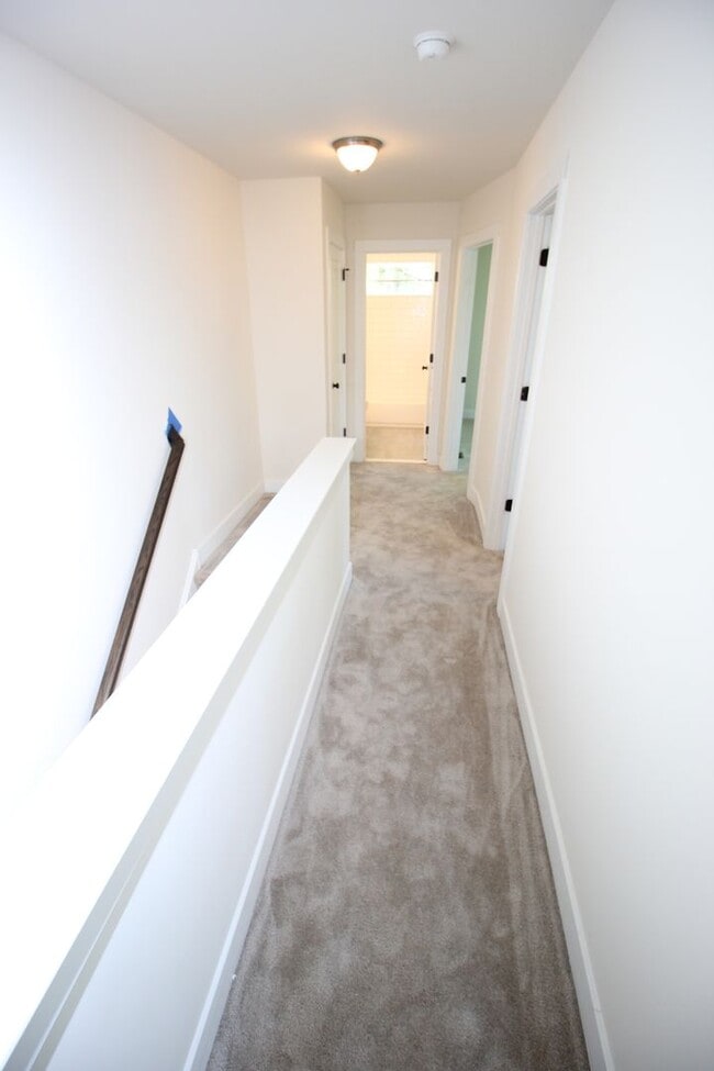 Building Photo - Lafayette Hill - 4 Bedroom 2.5 Bath Twin - HW - Granite - Great Location