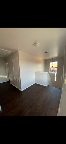 Building Photo - 406 Rustic Stable