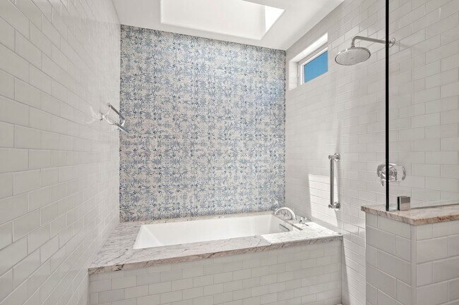 Building Photo - Kensington Exceptional Location 4Bed 3.5 Bath Private Gated Spanish Estate like property