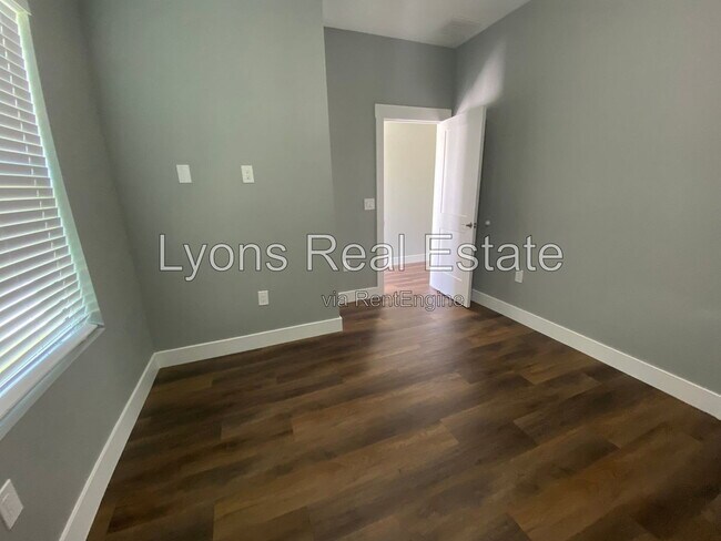 Building Photo - 10398 Port Everglades St