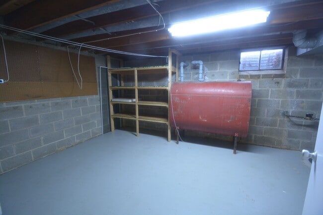 Building Photo - Recently Updated 3 Bedroom 1 Bath in Newark with a Partially Finished Basement