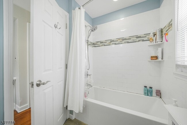 Building Photo - 416 2nd St