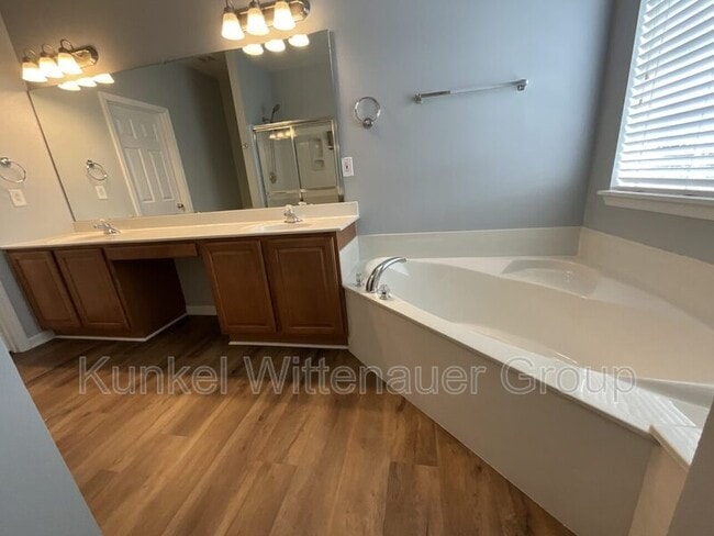 Building Photo - 2308 Four Lakes Dr