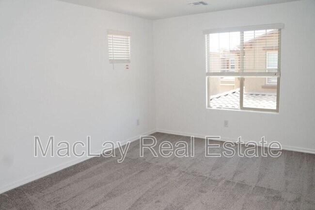 Building Photo - 3809 N 100th Dr