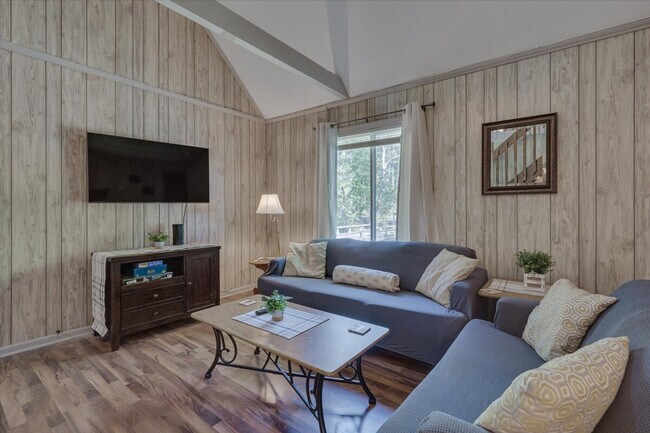 Building Photo - 4225 Meadowbrook Rd