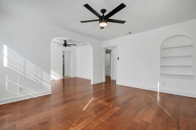 Building Photo - Renovated Midtown Apartment