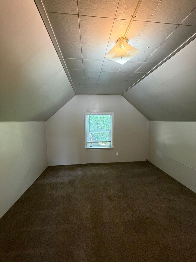 Building Photo - 137 Highland Ave