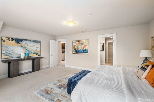 Building Photo - Modern Lynnwood Home with Flexible Bonus Space and Fenced Backyard