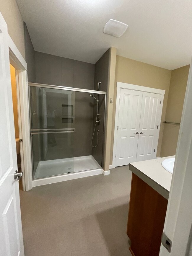 Building Photo - Beautiful Home with lots of upgrades