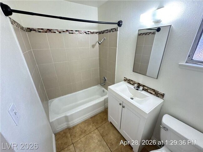 Building Photo - Charming Single-Story Home with Granite Kitchen & No HOA