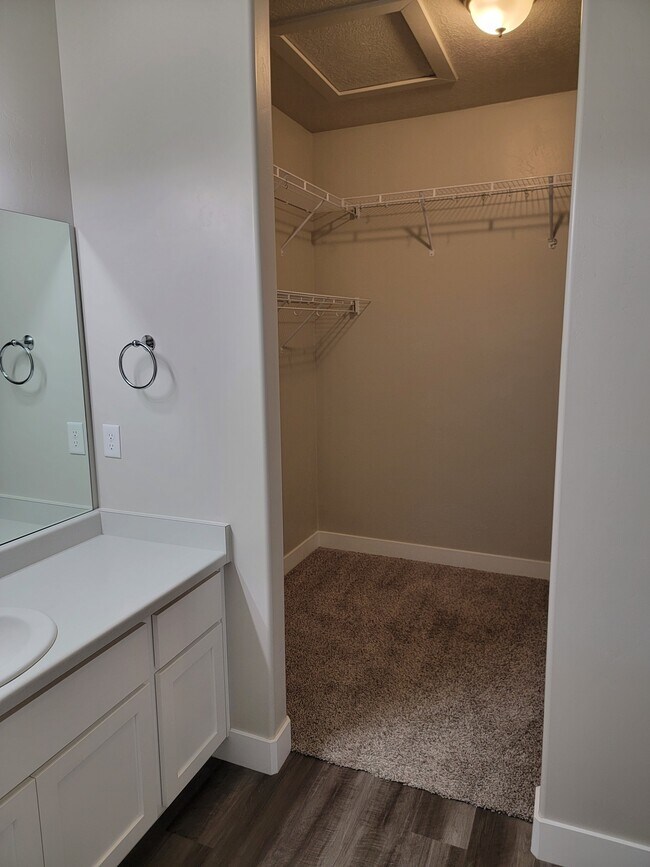 Building Photo - 4234 McKellen Dr
