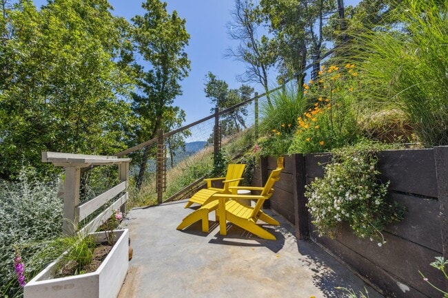 Building Photo - 85 Ridge Rd