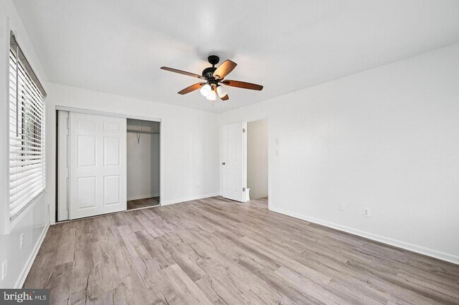 Building Photo - 5 Dendron Ct