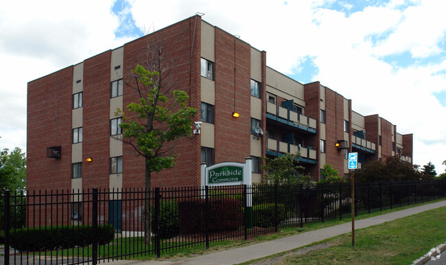 Primary Photo - Parkside Commons