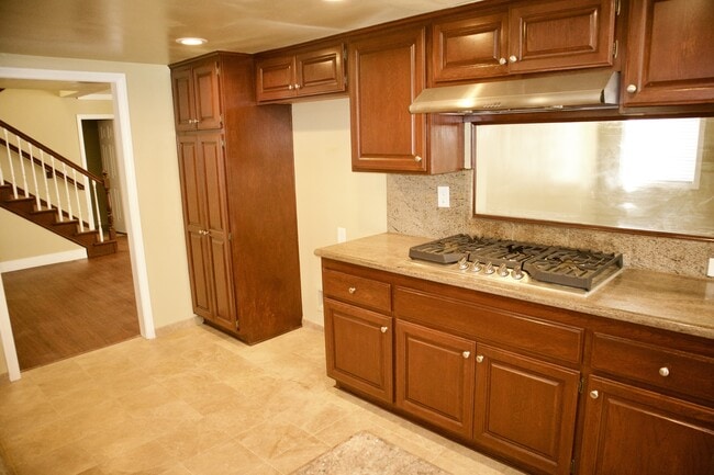 Building Photo - 2103 MacKay Ln