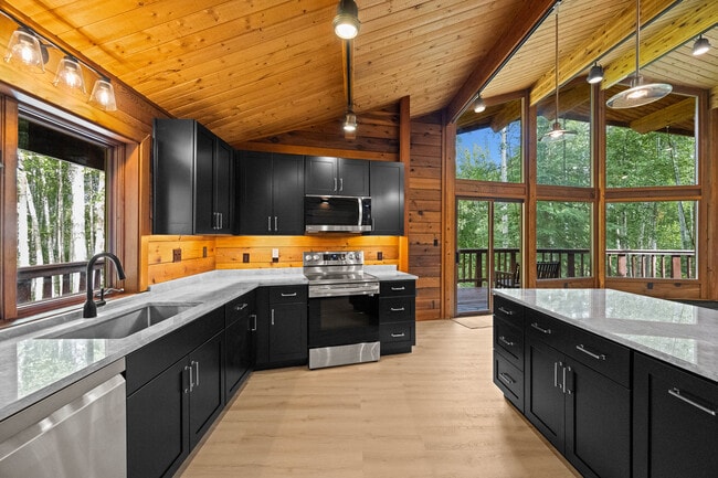 Building Photo - 726 Goldfinch Rd