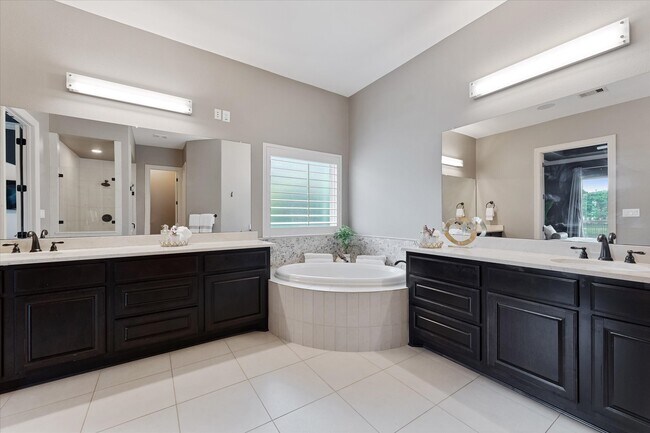 Building Photo - 19 Paloma Bend Pl