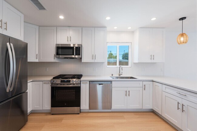 Building Photo - New Torrance Home!