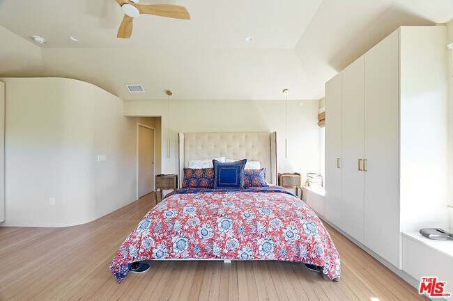 Building Photo - 34 Park Ave