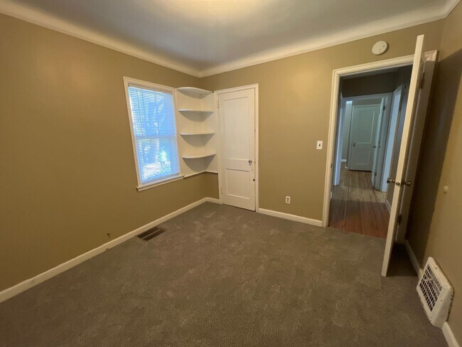 Building Photo - 4 bedroom, 2 bathroom home in the peaceful community of Mahtomedi access to White Bear Lake