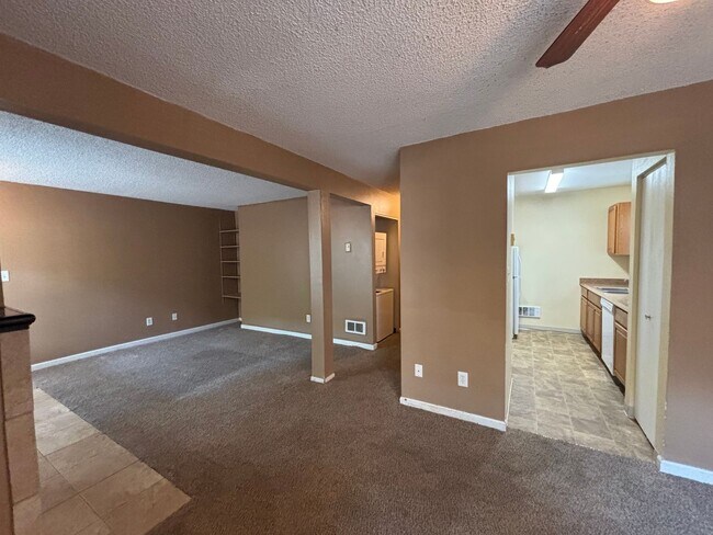 Building Photo - $200 Off First Month - Charming Ground-Level Apartment in the Heart of Fort Collins