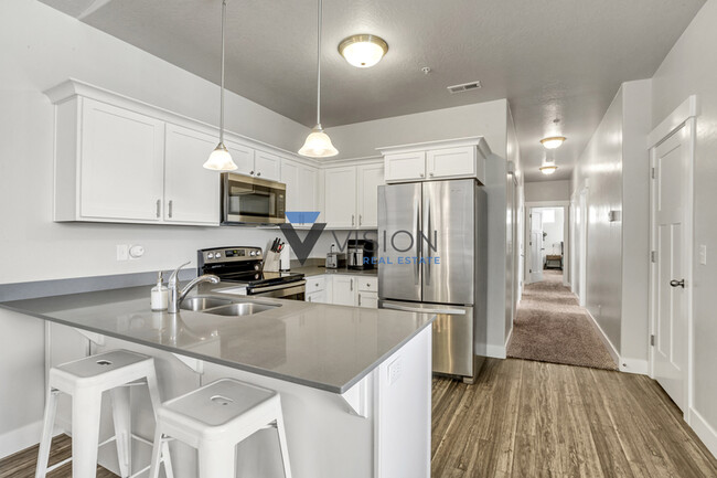 Building Photo - 73 W Silver Springs Dr