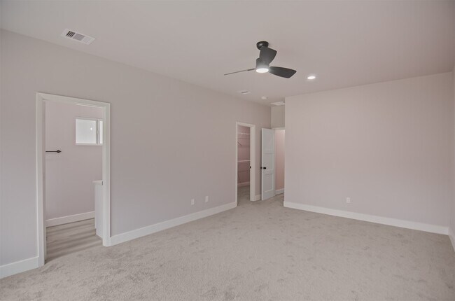 Building Photo - 12310 Glenview Dr