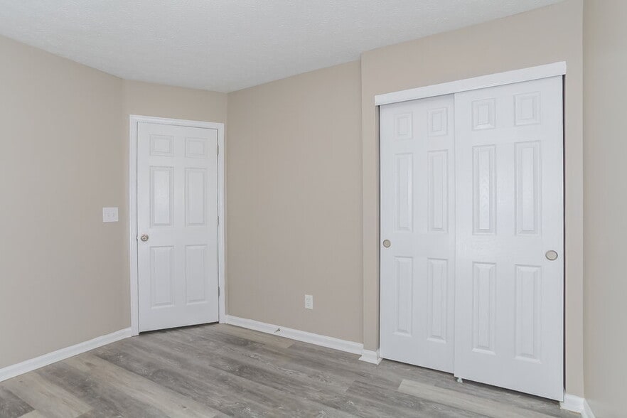 Building Photo - 5839 Whitehaven Dr