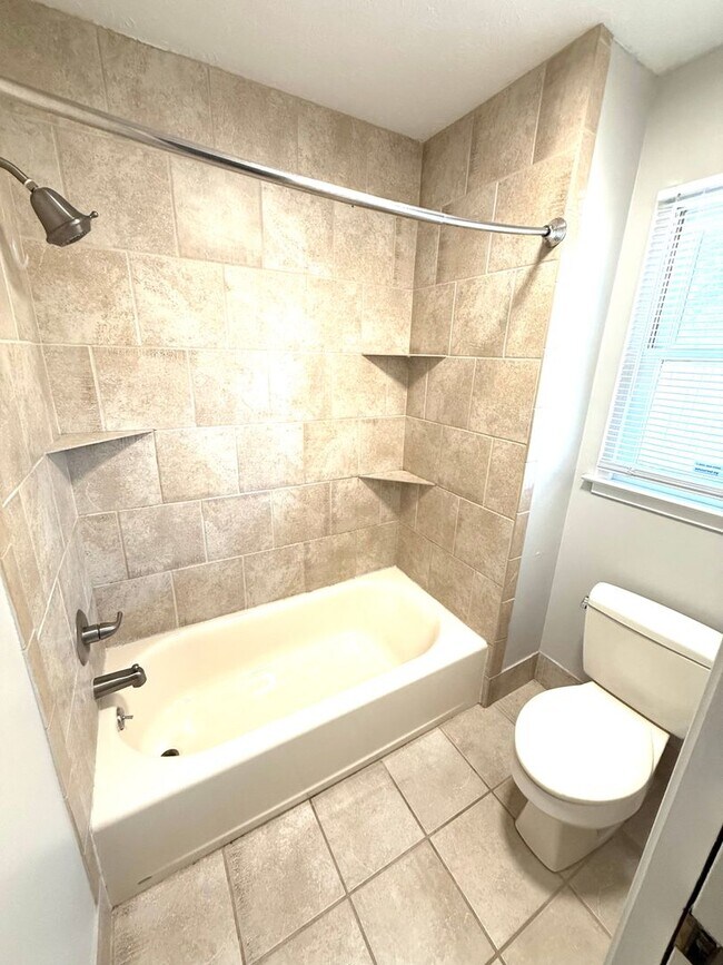 Building Photo - ** 4 Bed 2 bath located in Johnstown ** Ca...