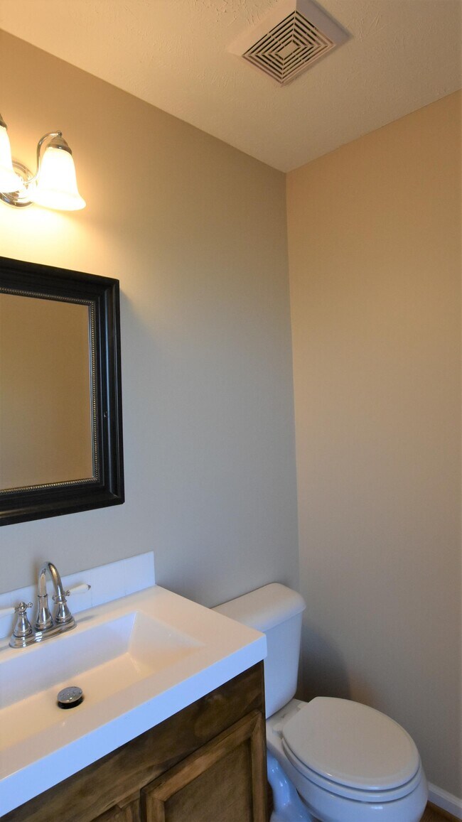 Building Photo - 60 Scranton Ct