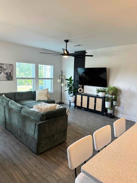 Primary Photo - 4652 Ridge Bend Dr