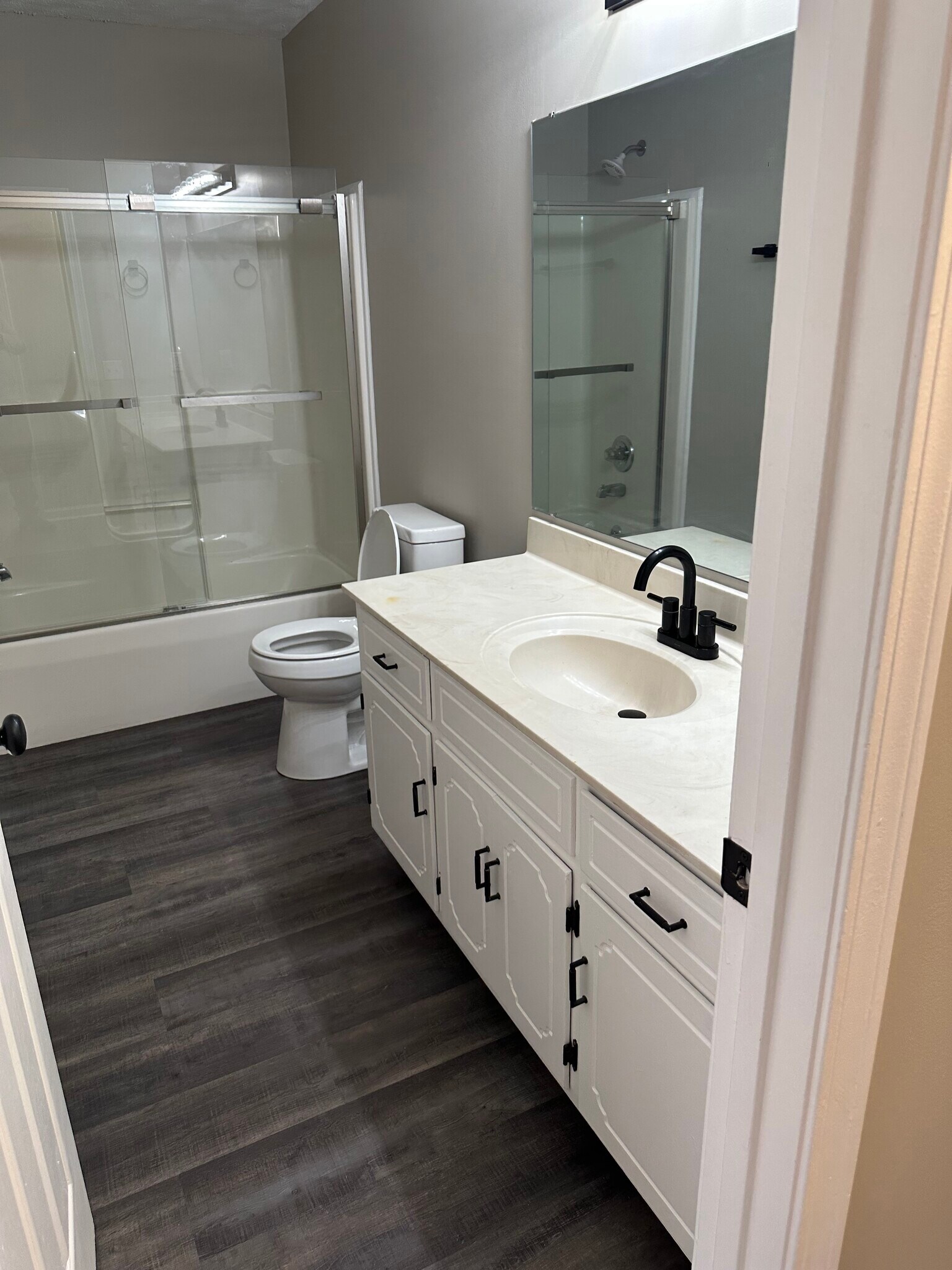 HALL BATH - 259 Grassmire Dr