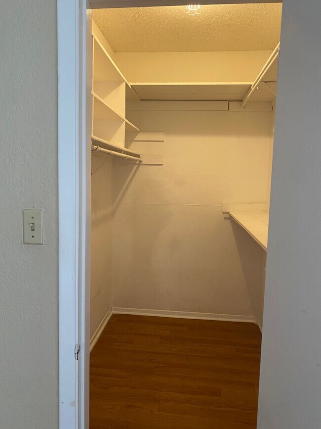 Building Photo - K242 - Croix #219