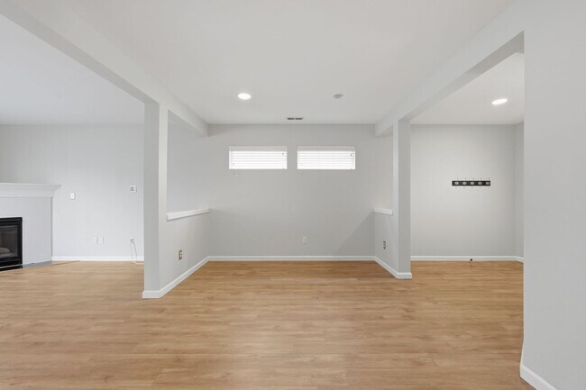 Building Photo - Lake Stevens Gem